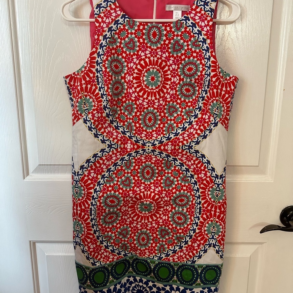 London Times Red and Black Sleeveless Sheath Dress